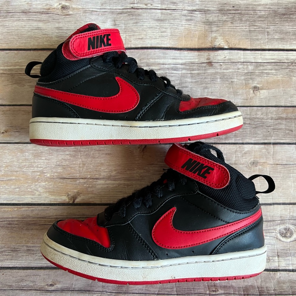 Nike sneakers, boys sz4
